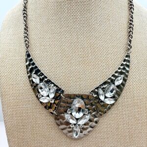 Vintage 90s Justin & Taylor SilverTone Hammered Bib Necklace Clear Glass Jewelry